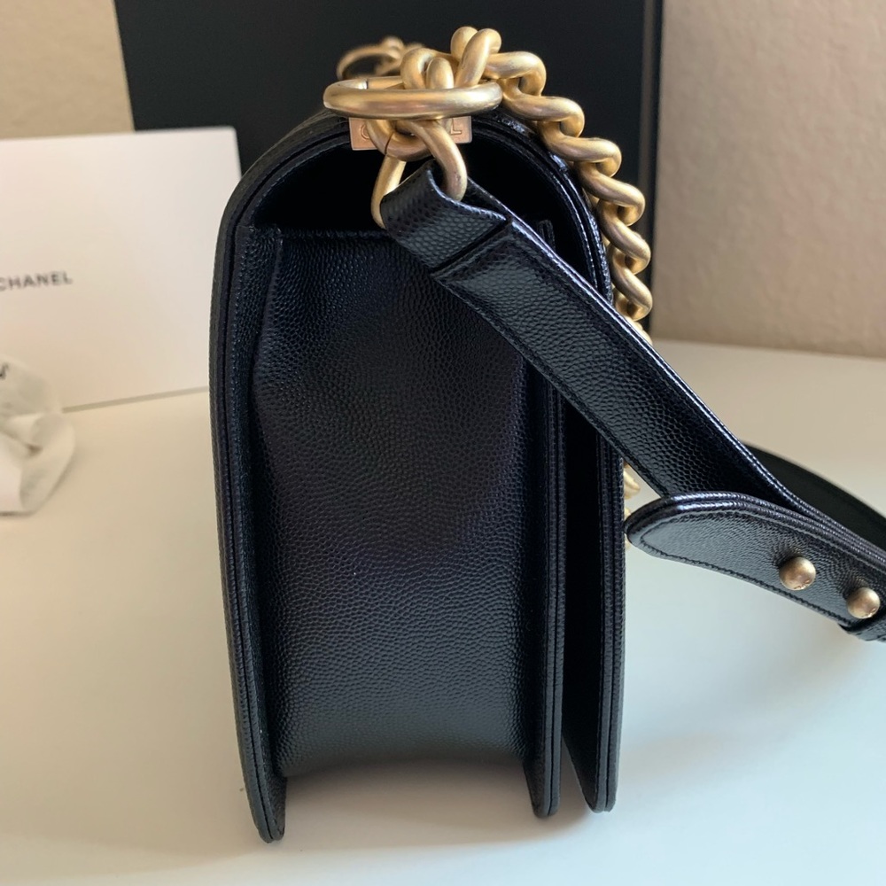 ♥️SOLD♥️ Chanel Large boy caviar skin gold HW - Picture 5 of 8